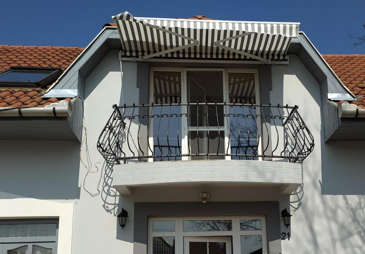 Janosi Vendeghaz Hotel Tiszafured Exterior photo