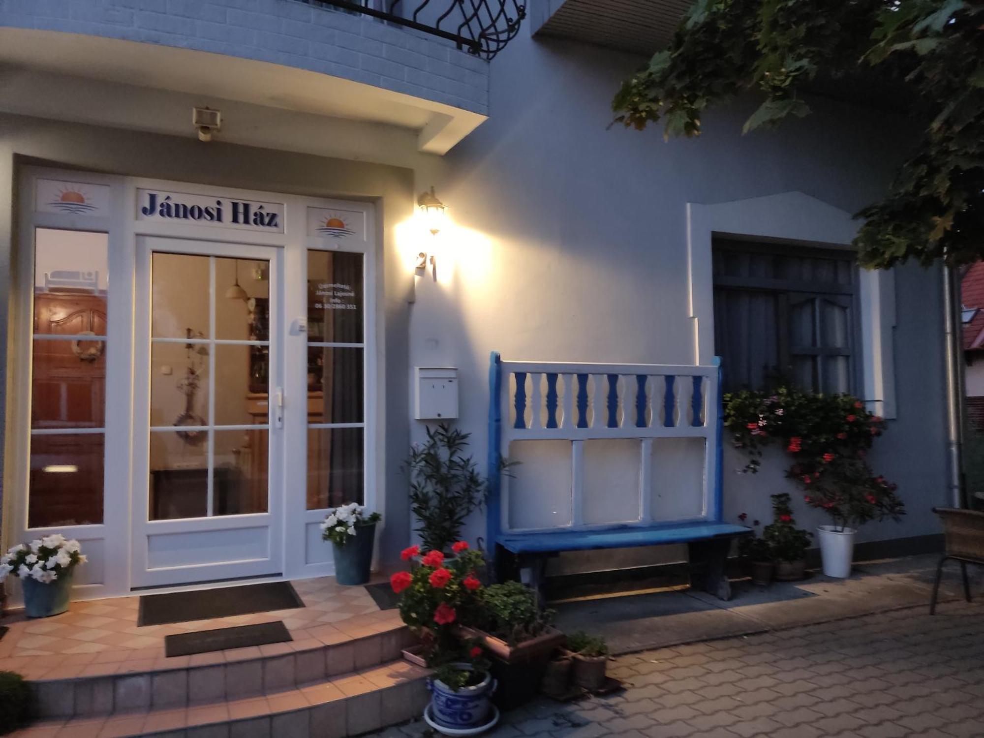 Janosi Vendeghaz Hotel Tiszafured Exterior photo